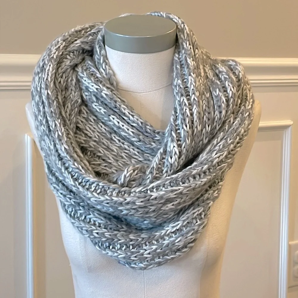 LOFT Grey and White Knit Infinity Scarf